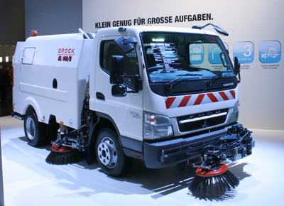 Fuso Canter mit Brock Kehrmaschine, ifat 2010