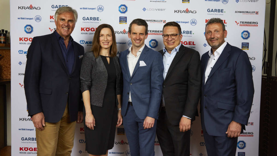 Alle Sponsoren des Best Azubi Awards stehen gemeinsam auf der Bühne