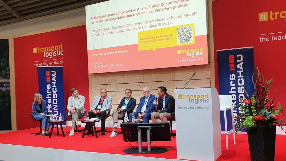Eva Hassa leitete die Podiumsdiskussion zum Thema: Mittelstand Transportgewerbe Auslauf- oder Zukunftsmodell? Mit welchen Konzepten Unternehmen bei Verladern punkten, auf der Transport Logistik Messe