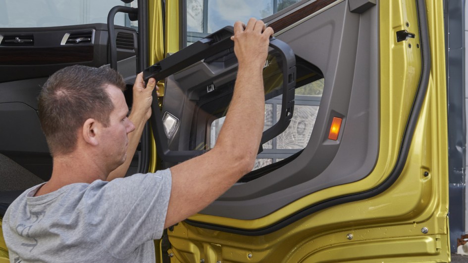 Zusatzfenster in Tür Fahrer