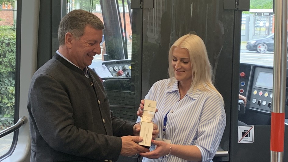 Den Preis Logistik ist weiblich 2024 in der Kategorie "Corurage" erhielt Ann-Katrin Gleinig von der Amm-Spedition