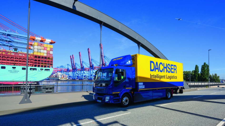 Dachser Lkw auf einer Straße