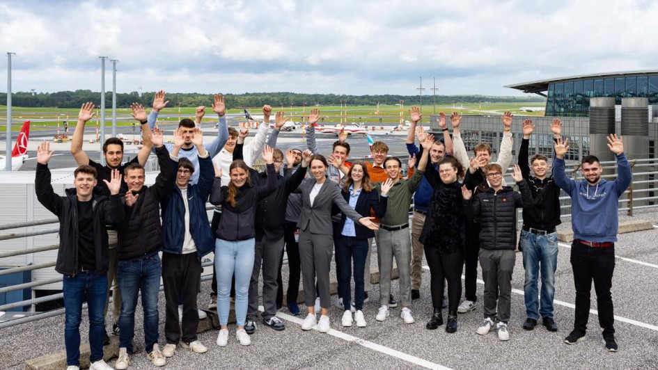 Gruppenfoto der Auszubildenden vom Hamburg Airport