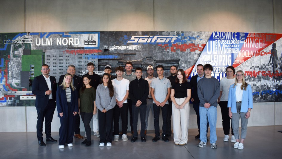 Die Seifert Logistics Group begrüßt die neuen Auszubildenden am Headquarter in Ulm.