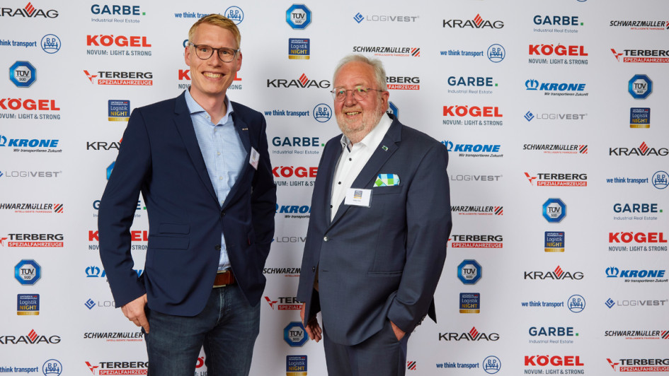 Daniel Hemker von Wecon Nutzfahrzeug-Container Technik und Fokke Fels von LIT