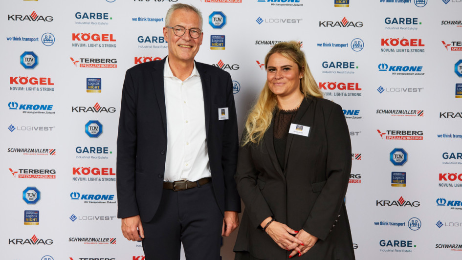 Dr. Jan Zeibig der Kinder-Unfallhilfe und Christina Scheib vom Landesverband Bayerischer Transport- und Logistikunternehmen (LBT)