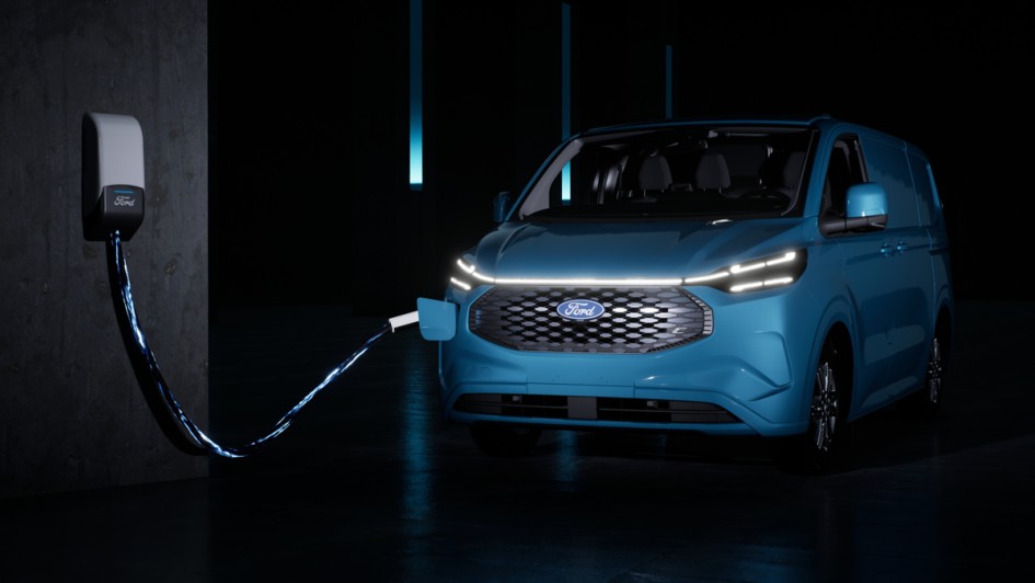 Ford E-Transit Custom an einer Wallbox