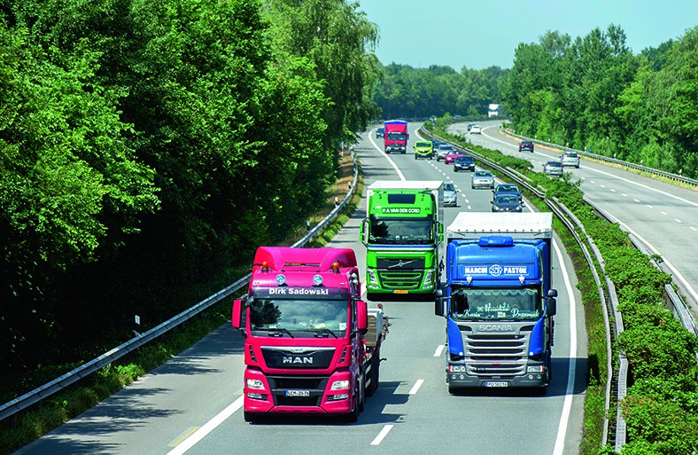 Lkw fahren auf einer Straße