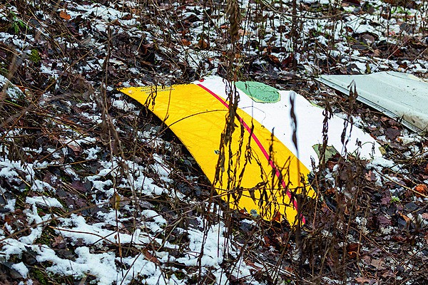 Ein Frackteil nach dem Absturz eines DHL-Paket-Flugzeuges