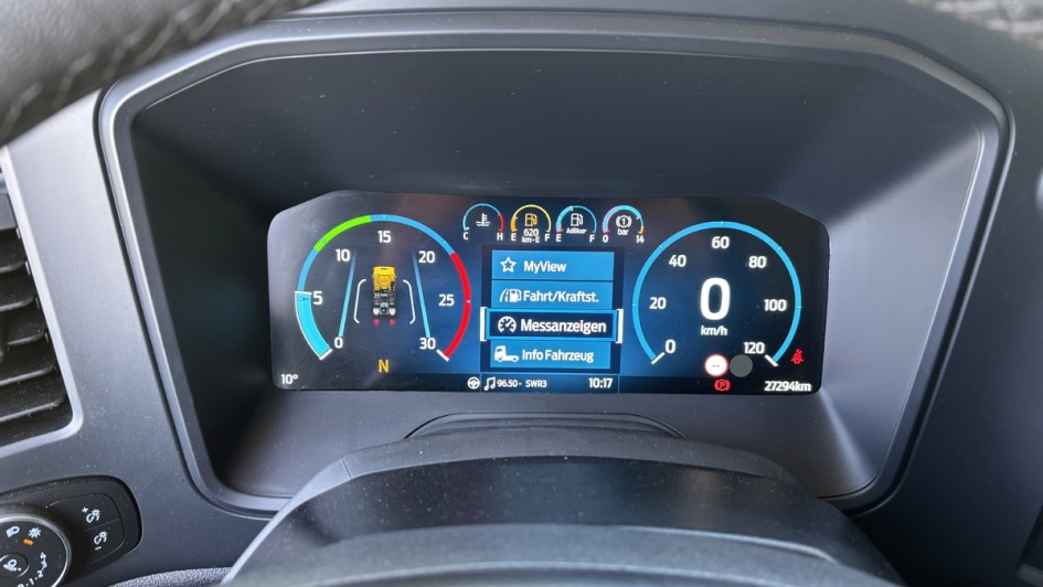 Ansicht der neuen digitalen Instrumente im Zentraldisplay des neuen Ford F-Max 