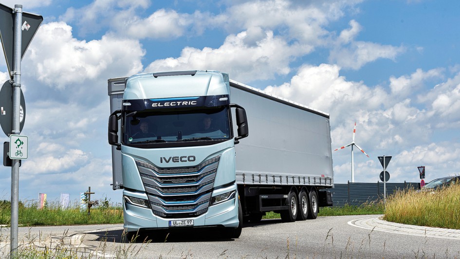 E-Lkw Iveco S-eWay in der Frontansicht 