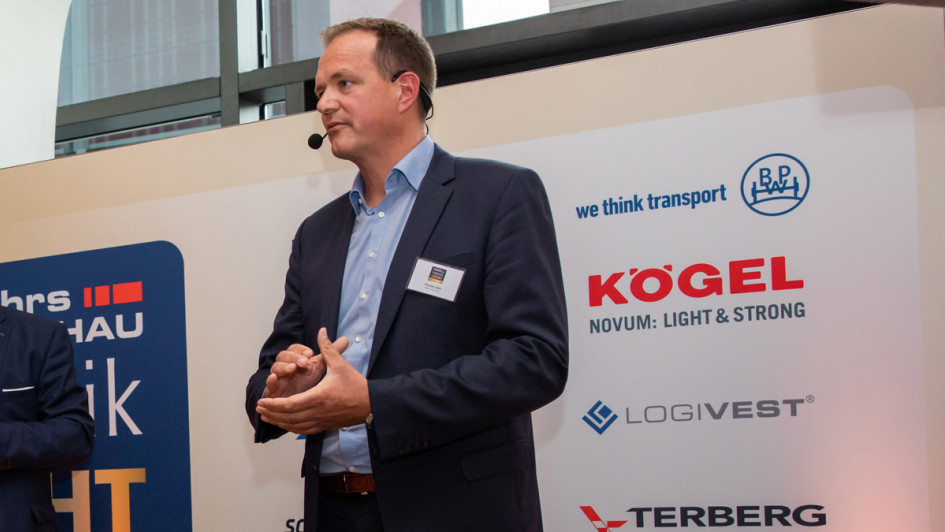 FUMO Geschäftsführer Florian Janz übergab den Geschäftsführern und Vertretern der Preisträger die diesjährigen Compliant Carrier Awards persönlich.