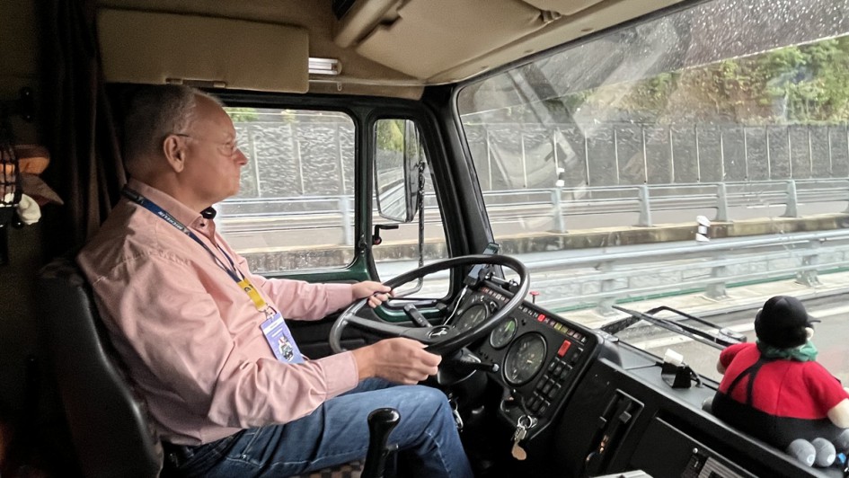 Helmut Alborn am Steuer des NG 3850