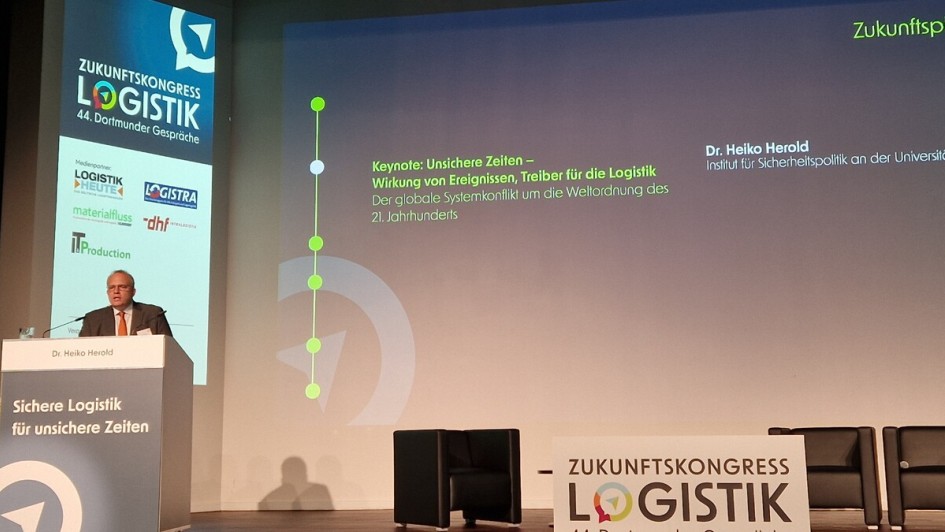 Heiko Herold auf der Bühne des Zukunftskongress Logistik 2026