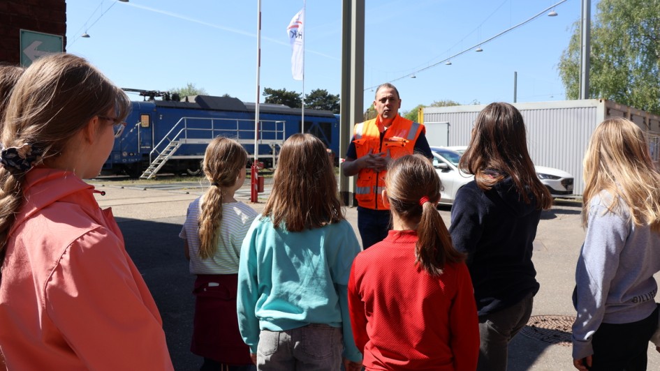 Die nächste Station des Girls' Days waren die Lok- und Waggonwerkstätten mit der RheinCargo