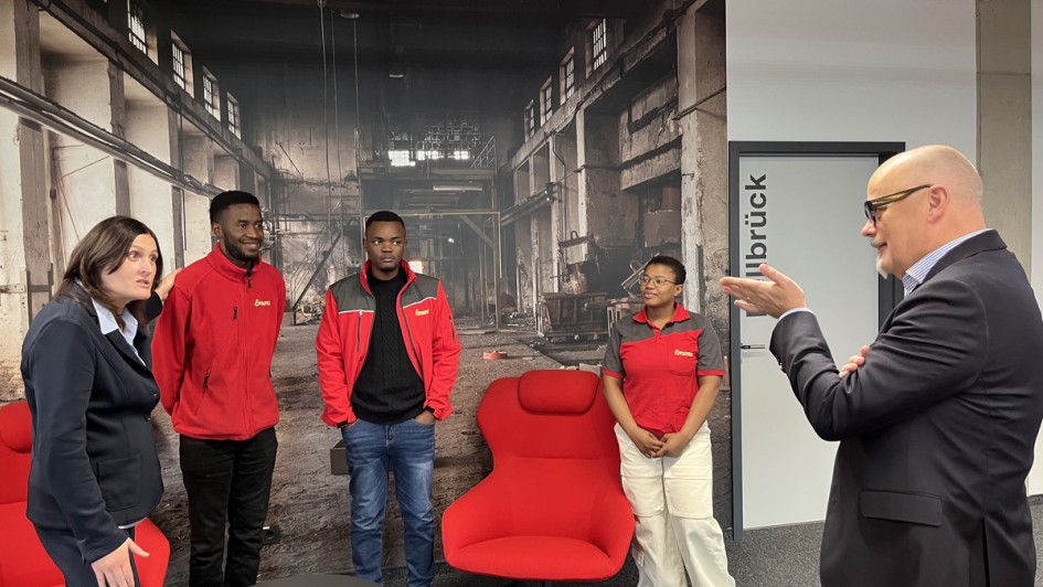 Christiane Bauer, Live Bazodulua Nhayilu, Christian Maleka Lutonachio, Diarra Fatoumata und Geschäftsführer Ralf Wieland