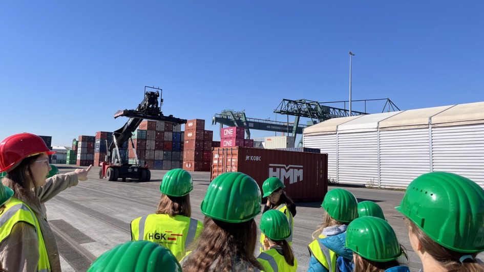 Die Mädchen am Girls Day bei der HGK Intermodal