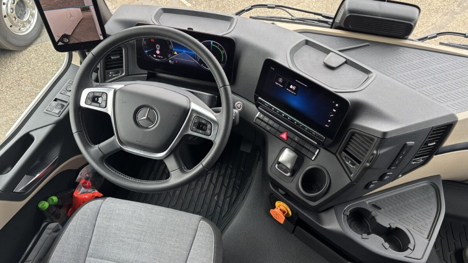 Ansicht des neuen Cockpits des neuen Mercedes-Benz eActros 400