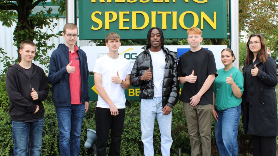 Gruppenfoto der Auszubildenden der KiesslingSpedition