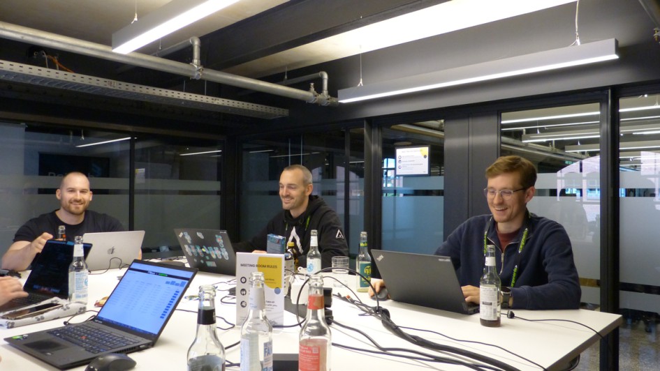 Beim KI-Hackathon wurde konzentriert gearbeitet