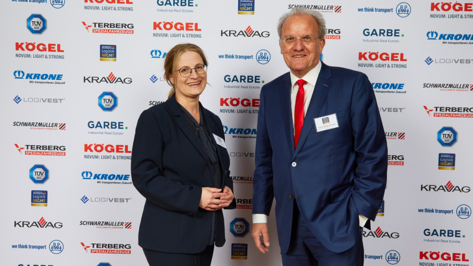 Petra Lauber von Pneuhage Management und Prof. Dr. Rüdiger Ostrowsko vom Verband Spedition und Logistik Nordrhein-Westfalen