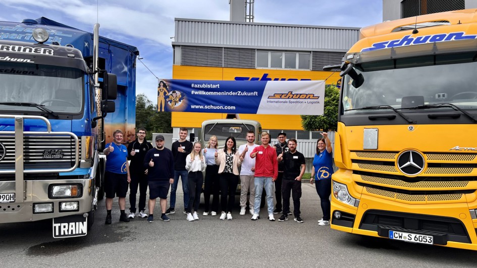 Gruppenfoto der Auszubildenden bei Alfred Schuon