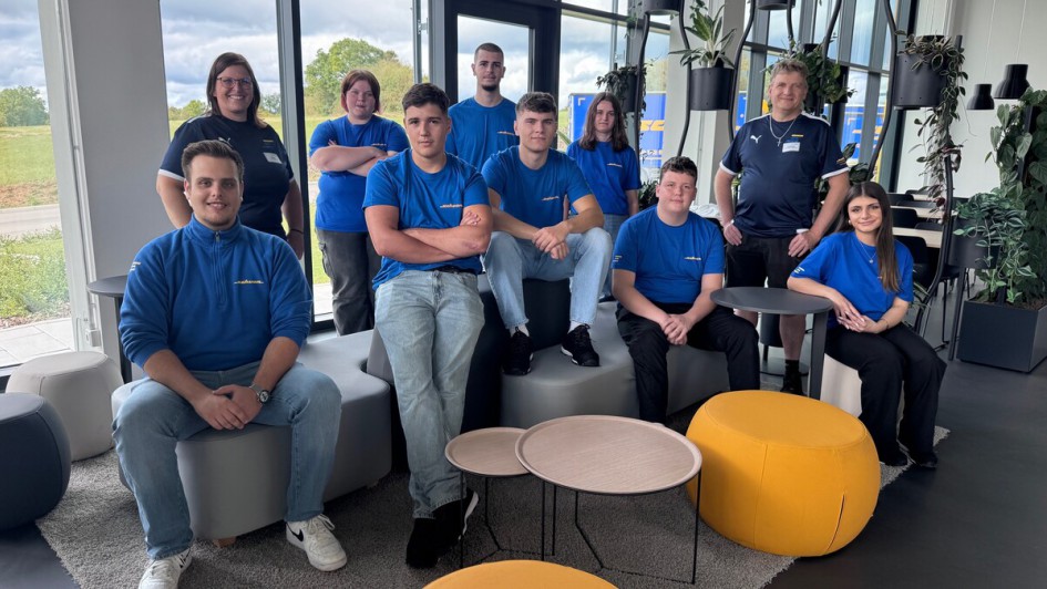 Sieben neue Auszubildende und eine duale Studierende beginnen ihre berufliche Laufbahn bei der Alfred Schuon Group