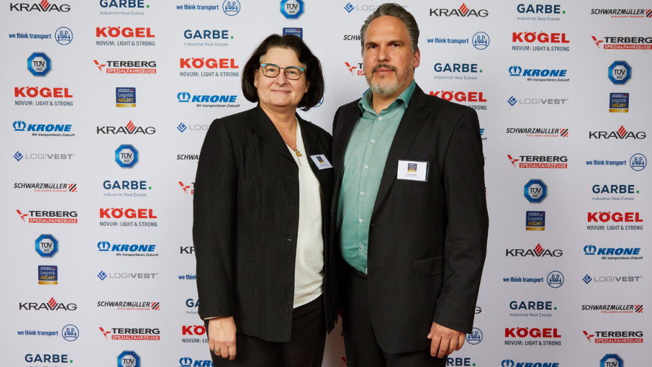 Sabine Lehmann vom Landesverband Bayerischer Spediteure (LBS), Josef Fendler von Hubert Hörndl Transporte