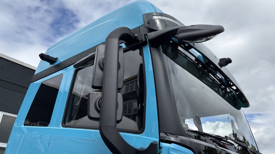 Blick auf das Außenspiegelpaketes auf der Beifahrerseite des e263 von Sany