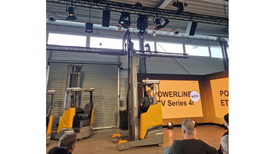 Jungheinrich Schubmaststapler ETV 4i auf der Fachpressekonferenz in Hamburg
