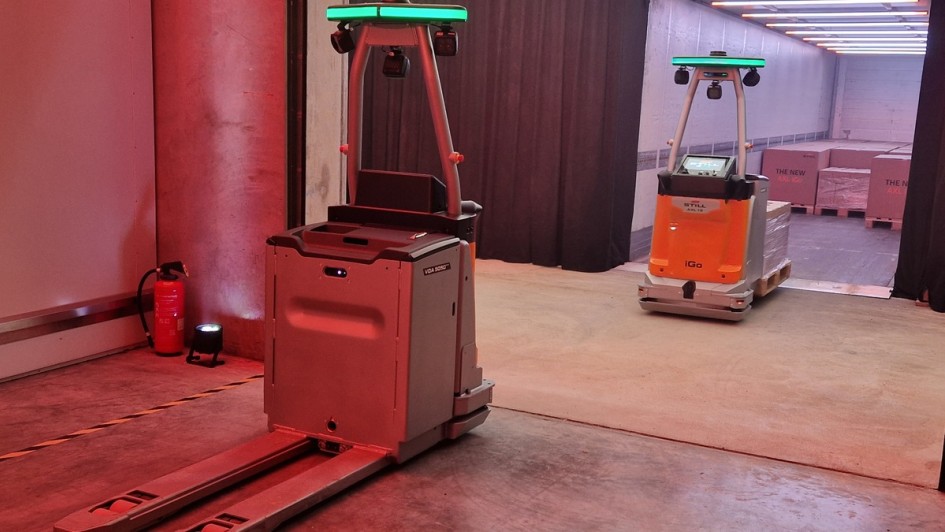 Still AXL 15 iGo Zusammenspiel am Dock