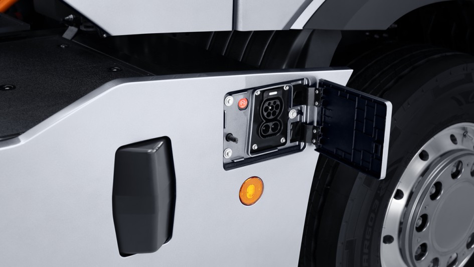 Ansicht des CMS-Ladesteckers des Superpanther eTopas 600