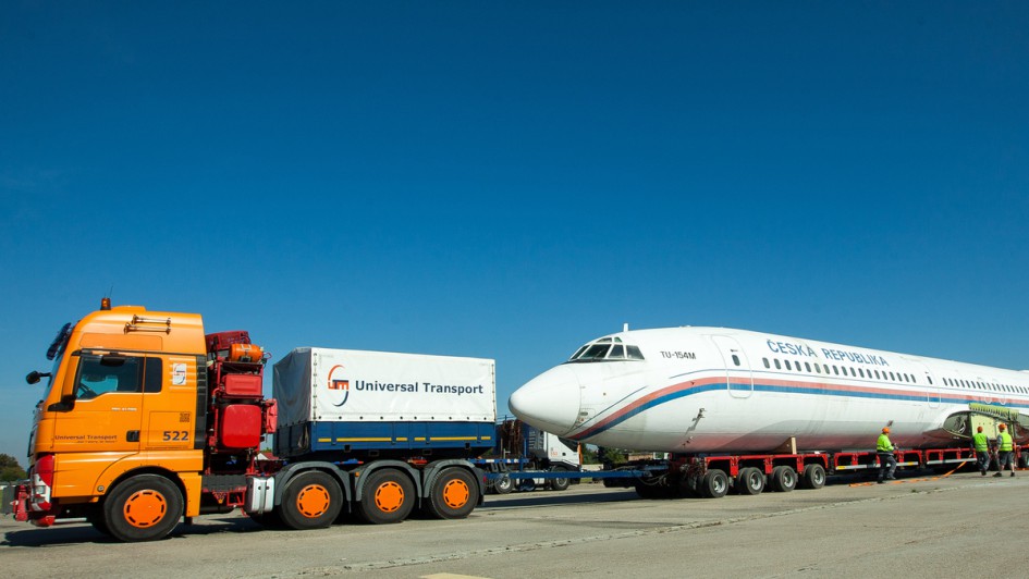 Universal Transport Flugzeug