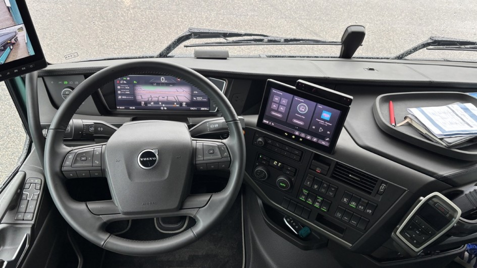Blick auf den Arbeitsplatz des Volvo FH Aero Electric 6x2