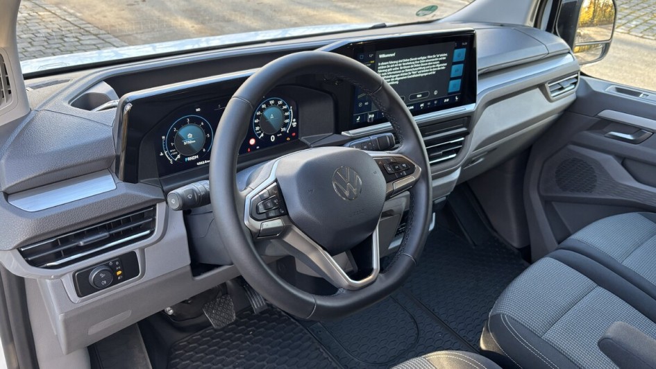 Cockpitansicht des neuen VW Transporters 