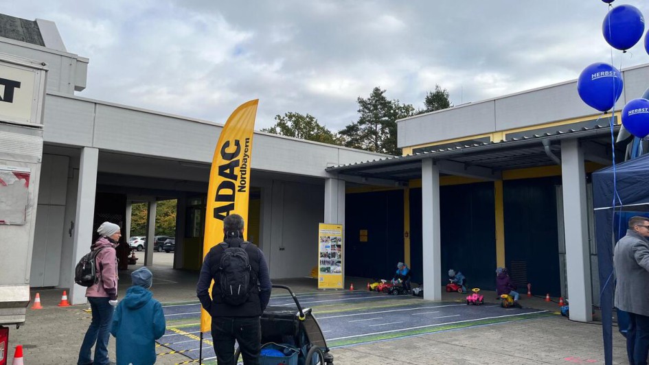 Für die Kleinen war viel geboten: Von Bobbycars über Hüpfburgen