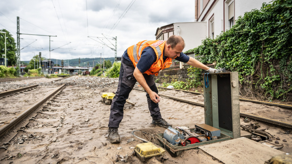 Techniker, Hochwasser, DB, Hagen