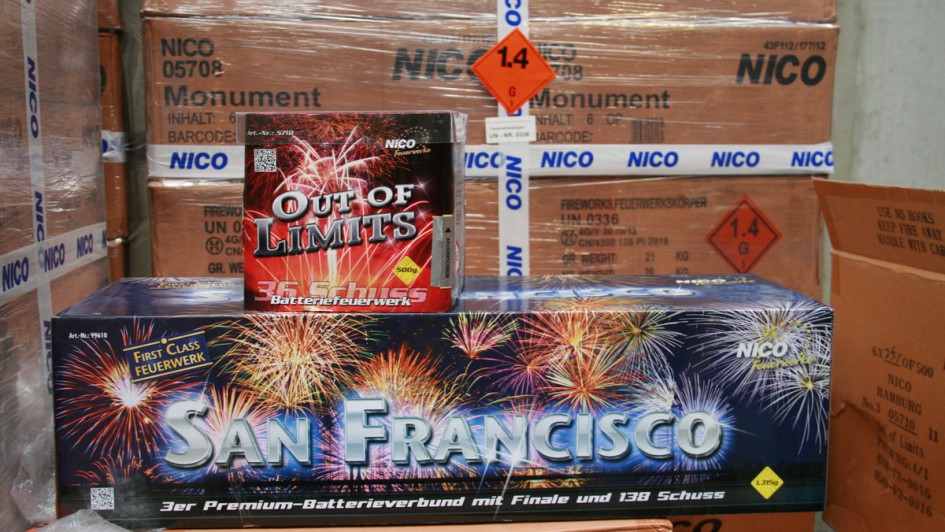 Feuerwerk in Verpackungen mit Gefahrgutkennzeichen