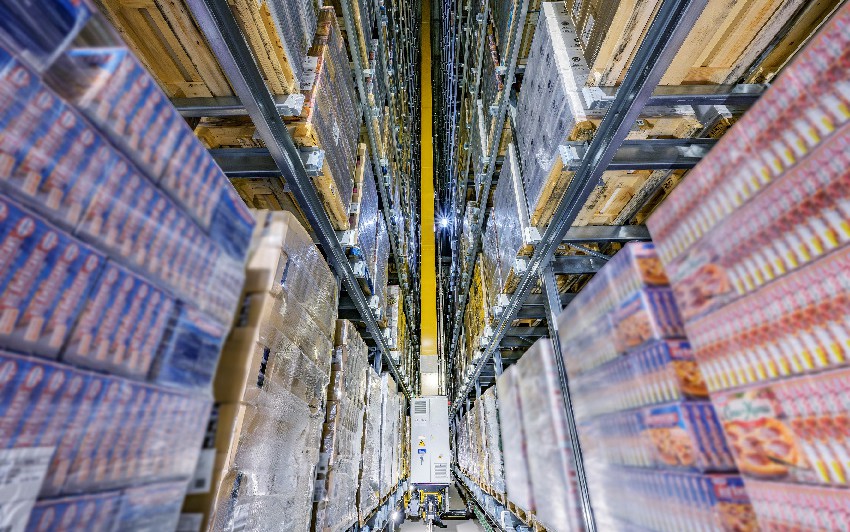 Innen mit Regalbediengerät